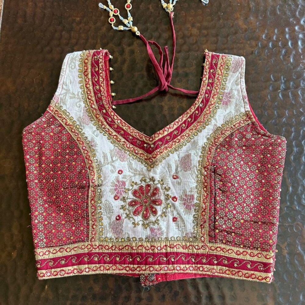 3 Piece Indian Lengha Set - Red/White/Gold Floral Detail - Picture 3 of 7